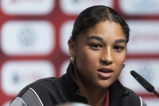 Sydney Schertenleib et ses coéquipières veulent les 3 points face à l'Islande KEYSTONE/PETER KLAUNZER